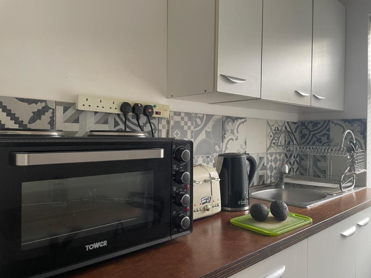 מלון לונדון Entire House Floor Perfect For Couples & Freelancers - Available For Single Too מראה חיצוני תמונה