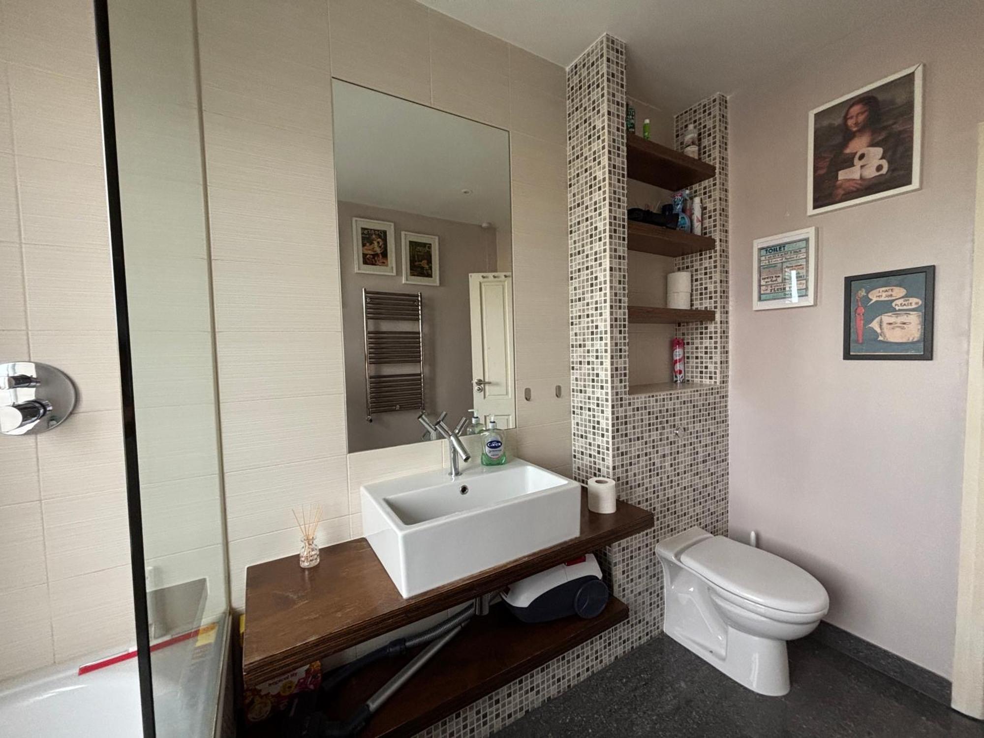 מלון לונדון Entire House Floor Perfect For Couples & Freelancers - Available For Single Too מראה חיצוני תמונה