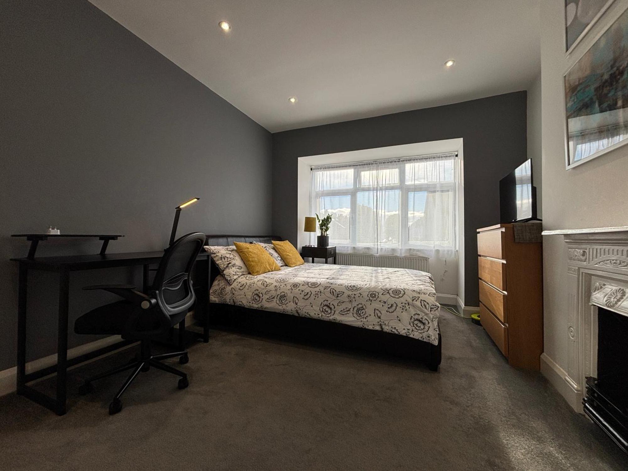 מלון לונדון Entire House Floor Perfect For Couples & Freelancers - Available For Single Too מראה חיצוני תמונה